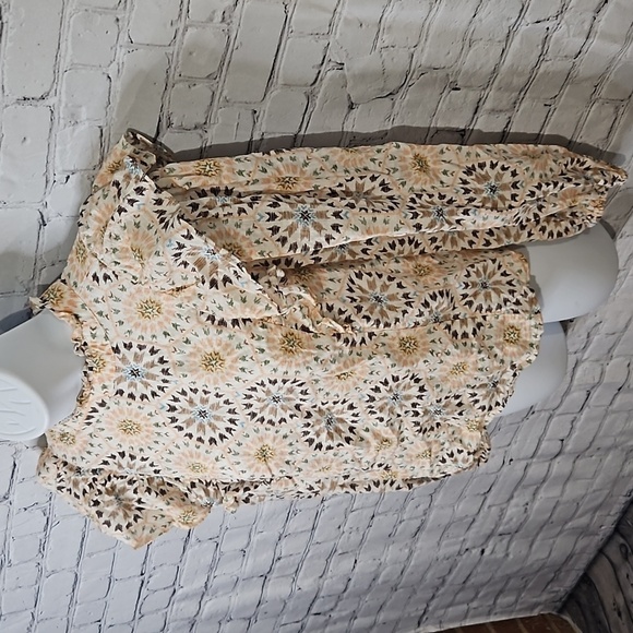 Ruffle shoulder boho top - Picture 3 of 8